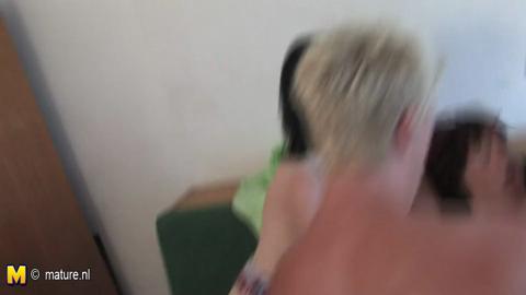 15723